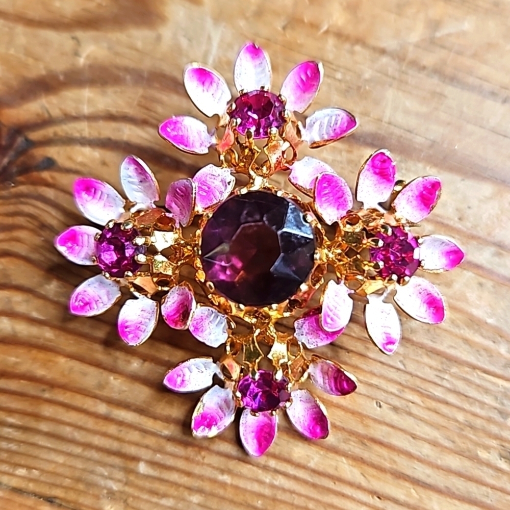 Vintage Made In Austria Goldtone Pink Rhinestine And Enamel Brooch Pin